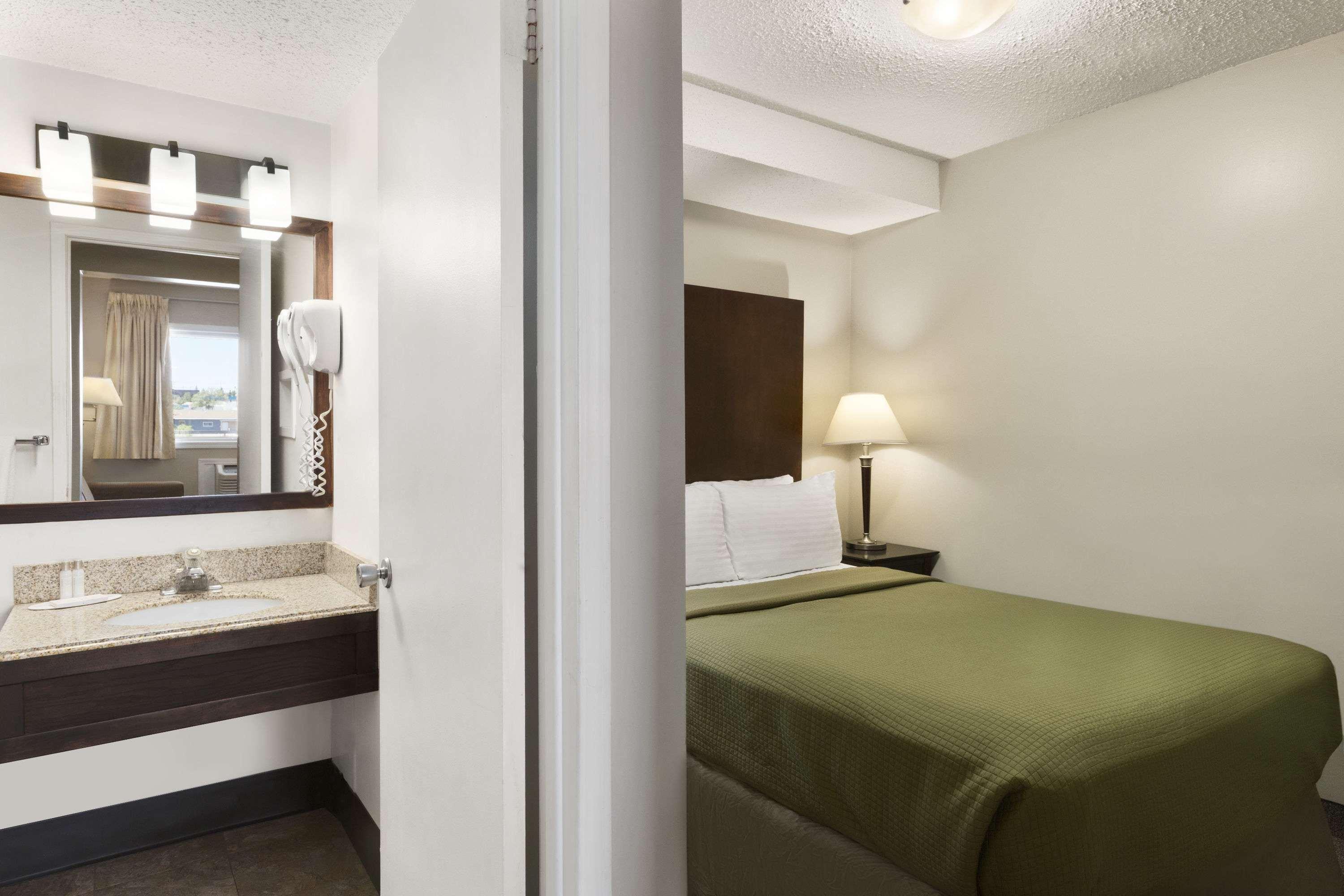 Thriftlodge Saskatoon Bagian luar foto