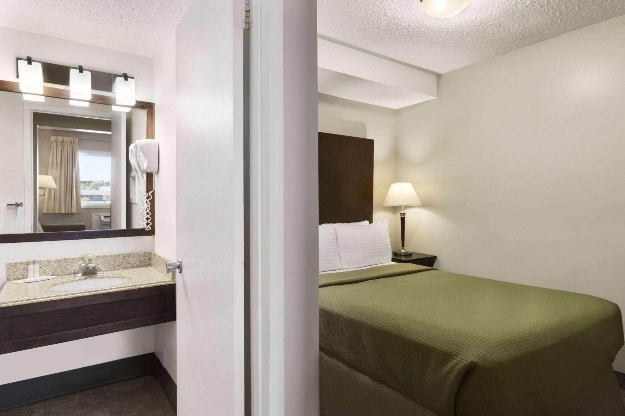 Thriftlodge Saskatoon Bagian luar foto