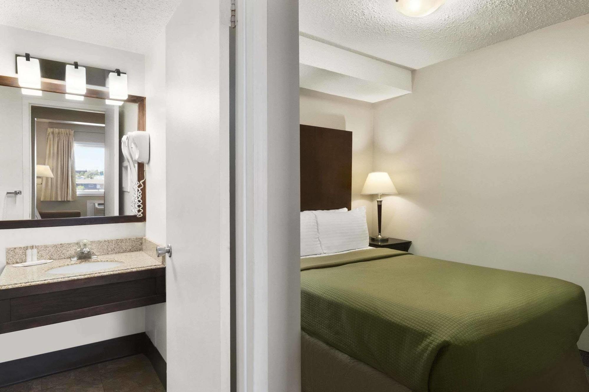 Thriftlodge Saskatoon Bagian luar foto