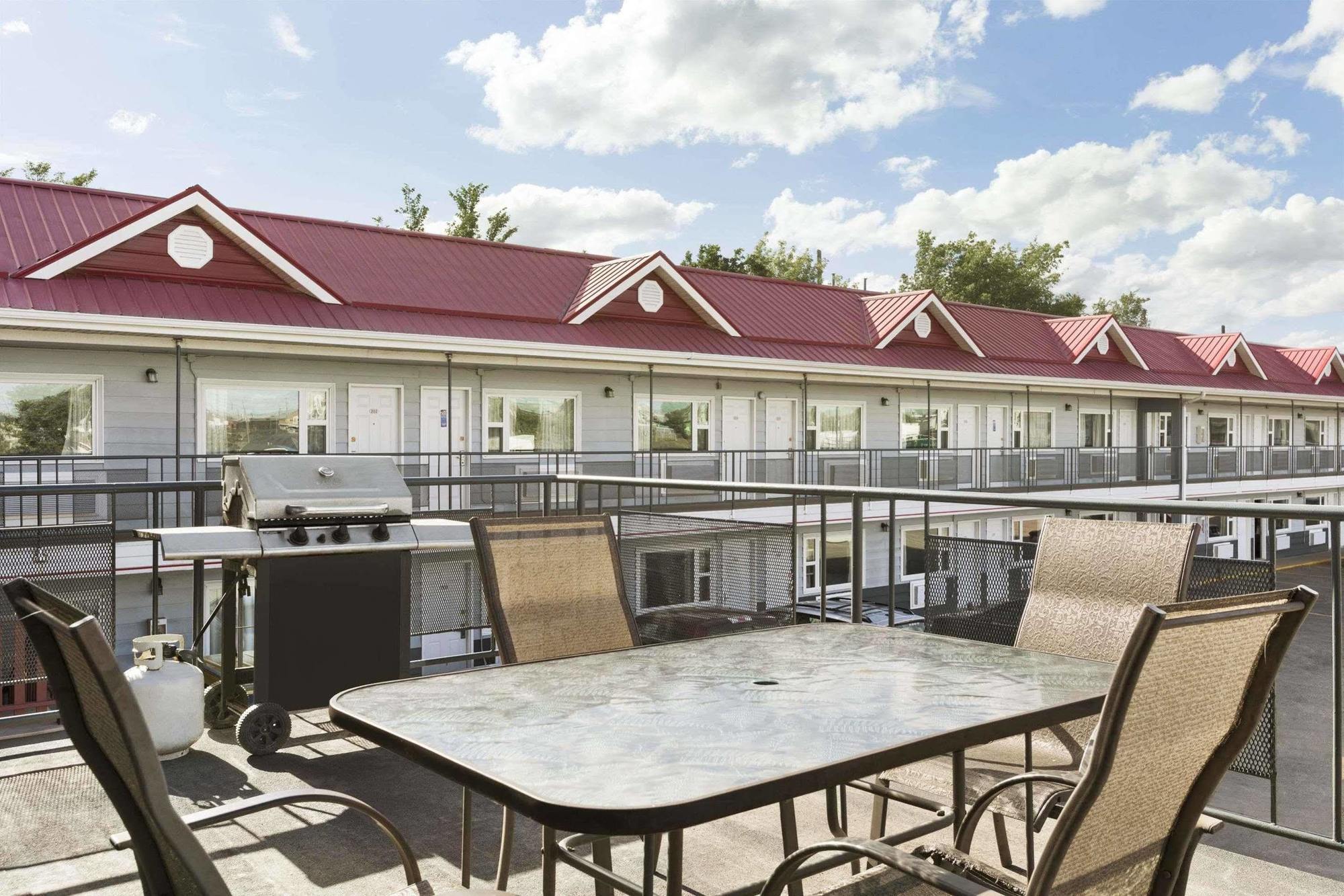 Thriftlodge Saskatoon Bagian luar foto